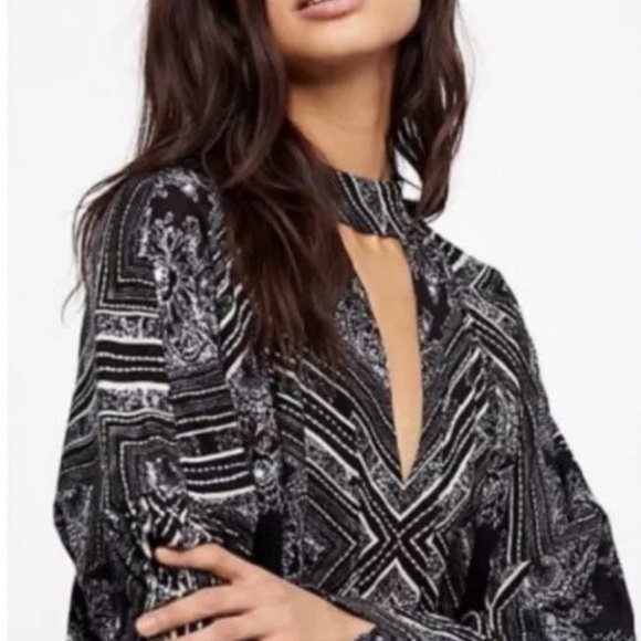 NWT FREE PEOPLE Black Pattern Long Sleeve Halter Deep V-Neck Blouse Size Medium - Picture 3 of 6